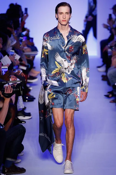 Look 9